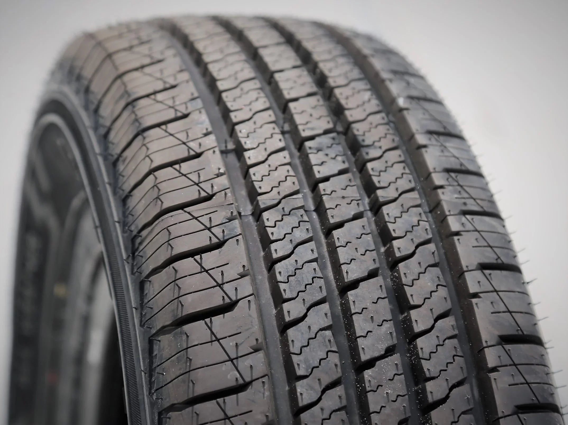 Landgolden LGT67 H/T 275/60R20 114T H/T All Sizeeason Tire