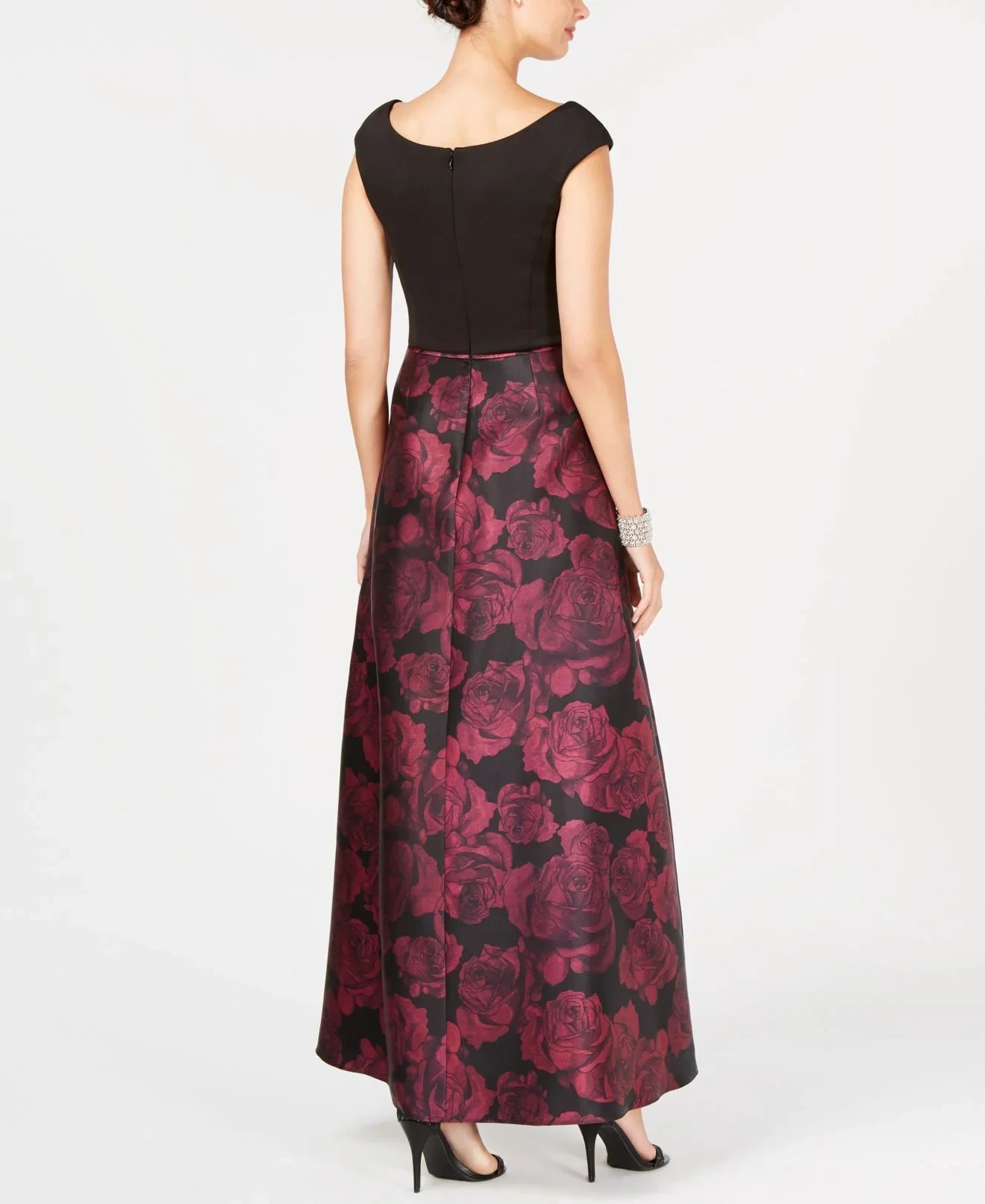 SizeL Fashions Women's Printed Sizeatin Gown (6, Black/Magenta)